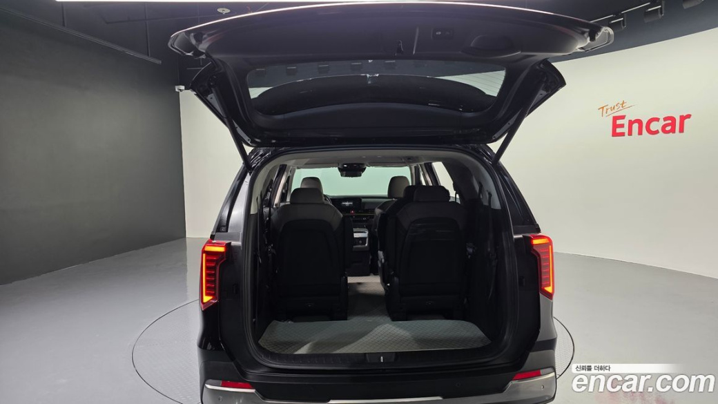 Kia Carnival 9-Seater Signature, 2024