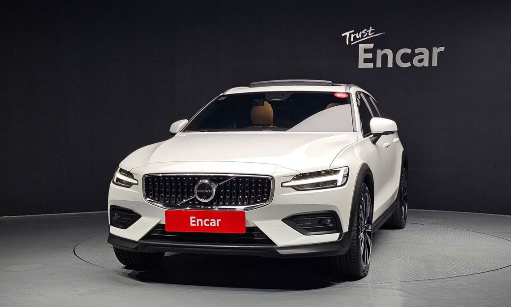 Volvo V60 B5 Ultra AWD, 2025