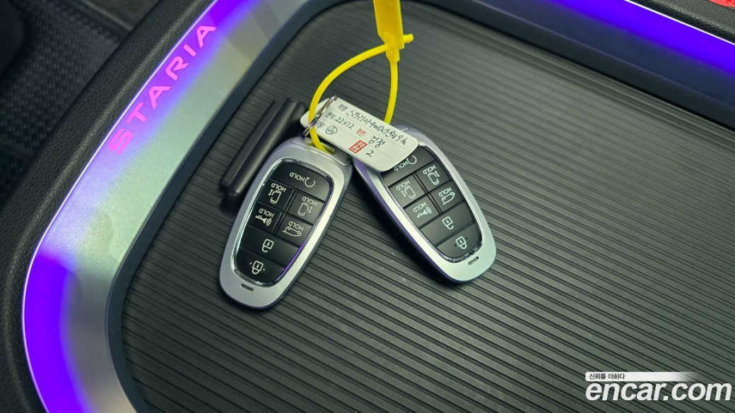Hyundai Staria 4WD Lounge 9-Seater, 2023