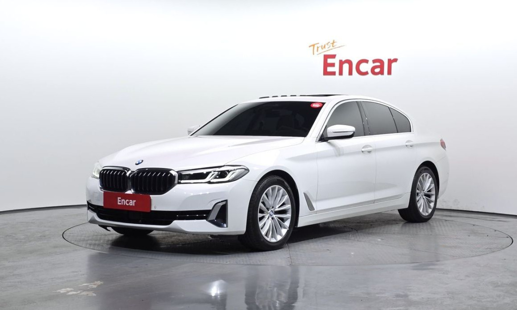 BMW 5-Series 520i Luxury, 2023