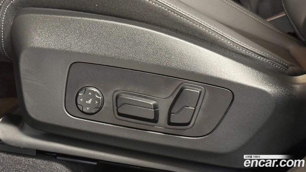 BMW 2-Series 220i Luxury, 2023
