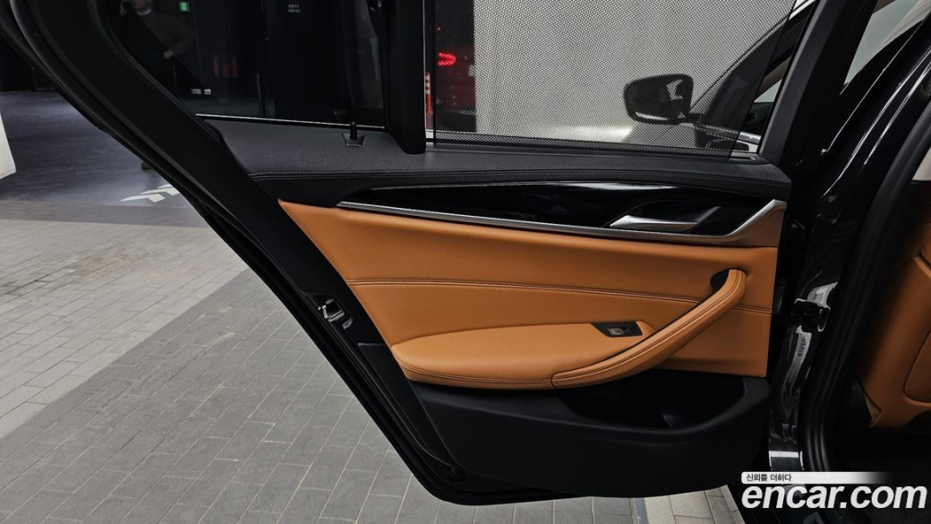 BMW 5-Series 520i Luxury, 2022