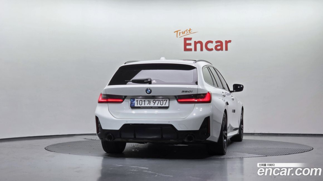 BMW 3-Series 320i Touring M Sports, 2023