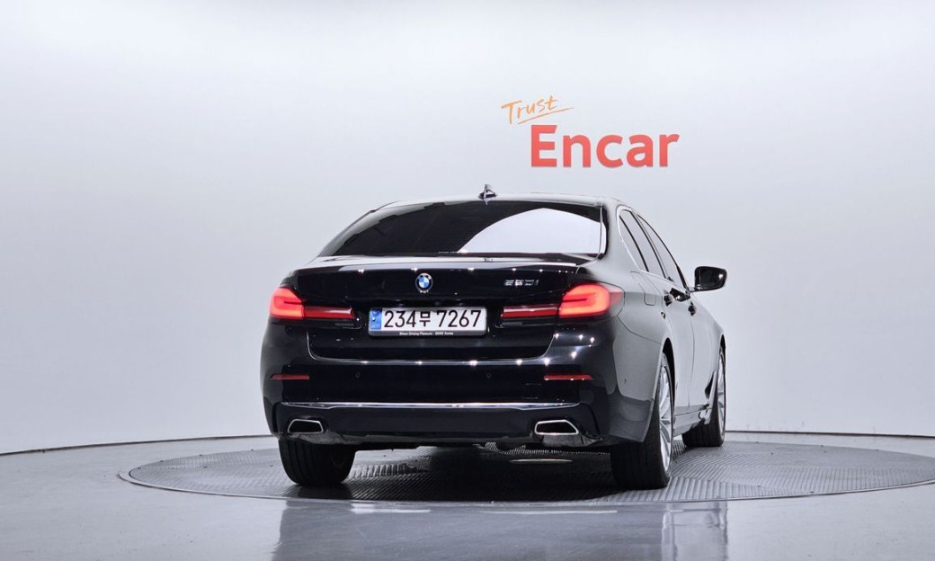 BMW 5-Series 520i Luxury, 2023