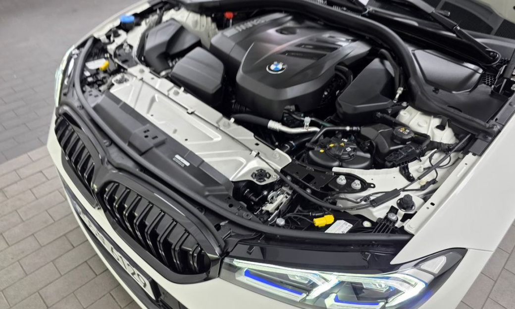 BMW 3-Series 320i M Sport, 2025