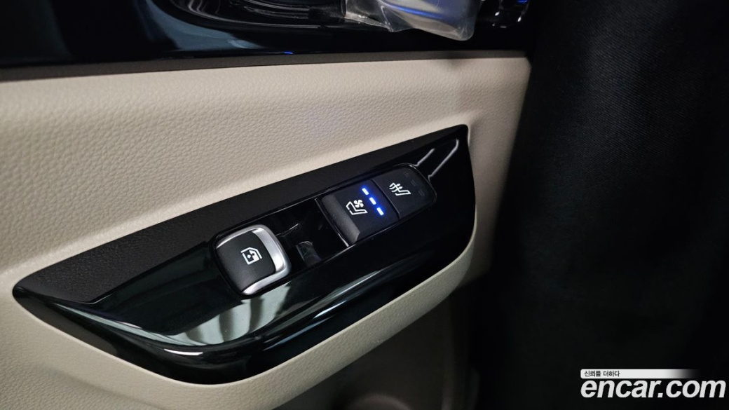 Kia Carnival 9-Seater Hi-Limousine, 2023