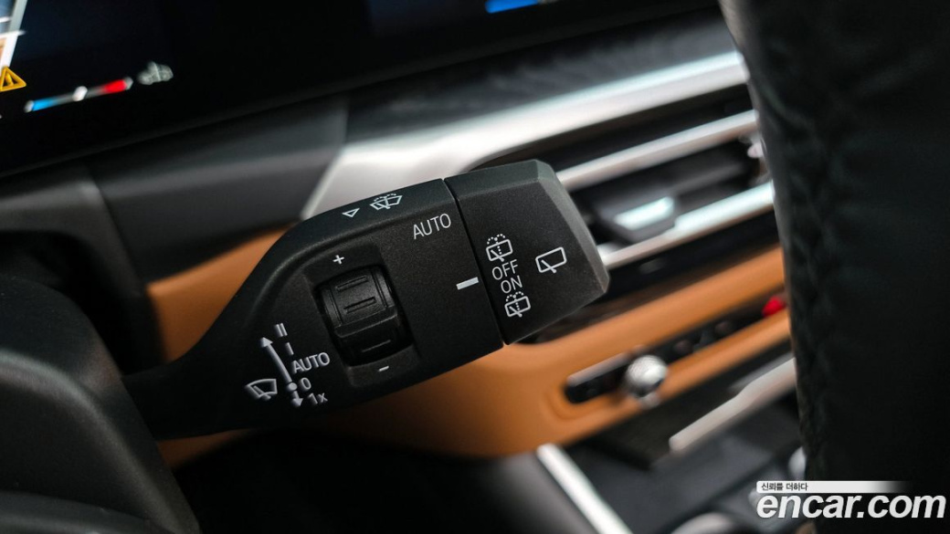 BMW 3-Series 320i Touring, 2023
