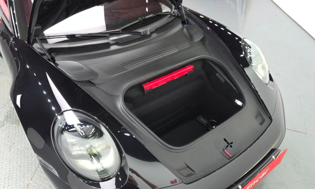 Porsche 911 Carrera 4 GTS Cabriolet, 2025
