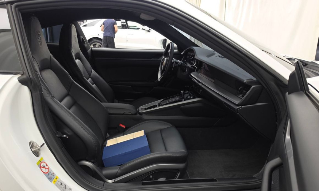 Porsche 911 Carrera, 2024