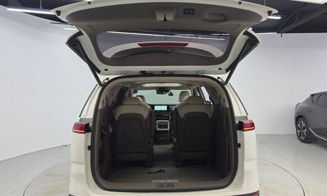 Kia Carnival 9-Seater Noblesse, 2023