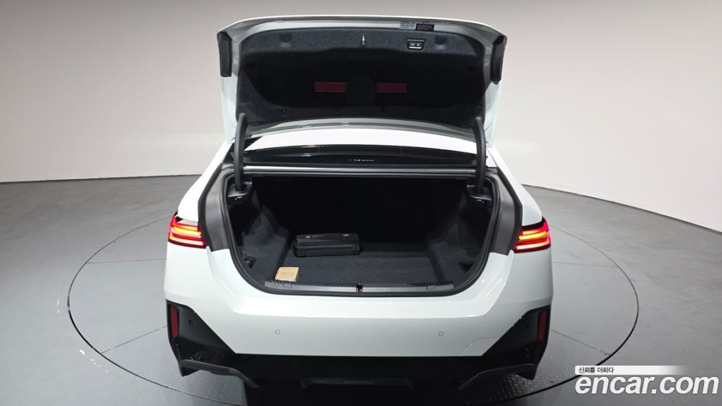 BMW 5-Series 520i M Sport, 2026