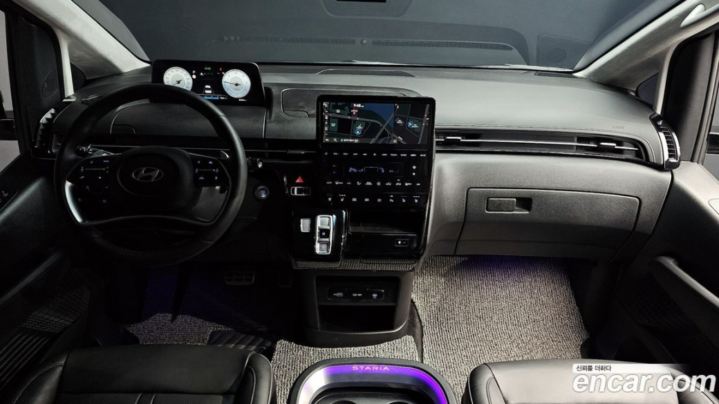Hyundai Staria 4WD Lounge 9-Seater, 2025