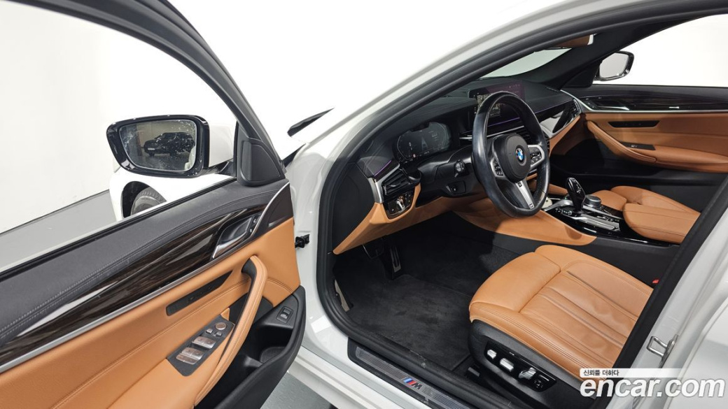 BMW 5-Series 520i M Sport, 2022