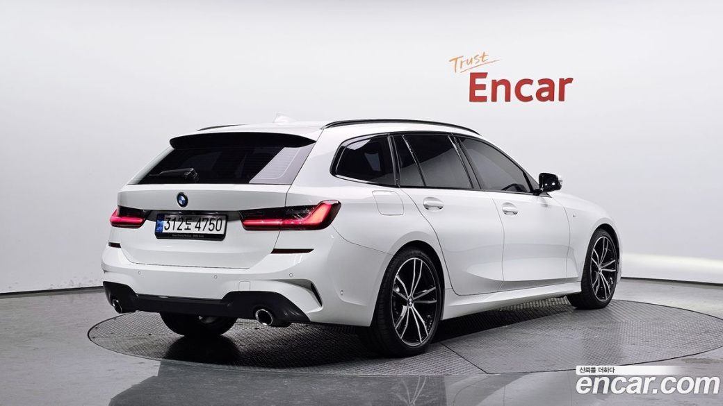 BMW 3-Series 320d Touring M Sport, 2022