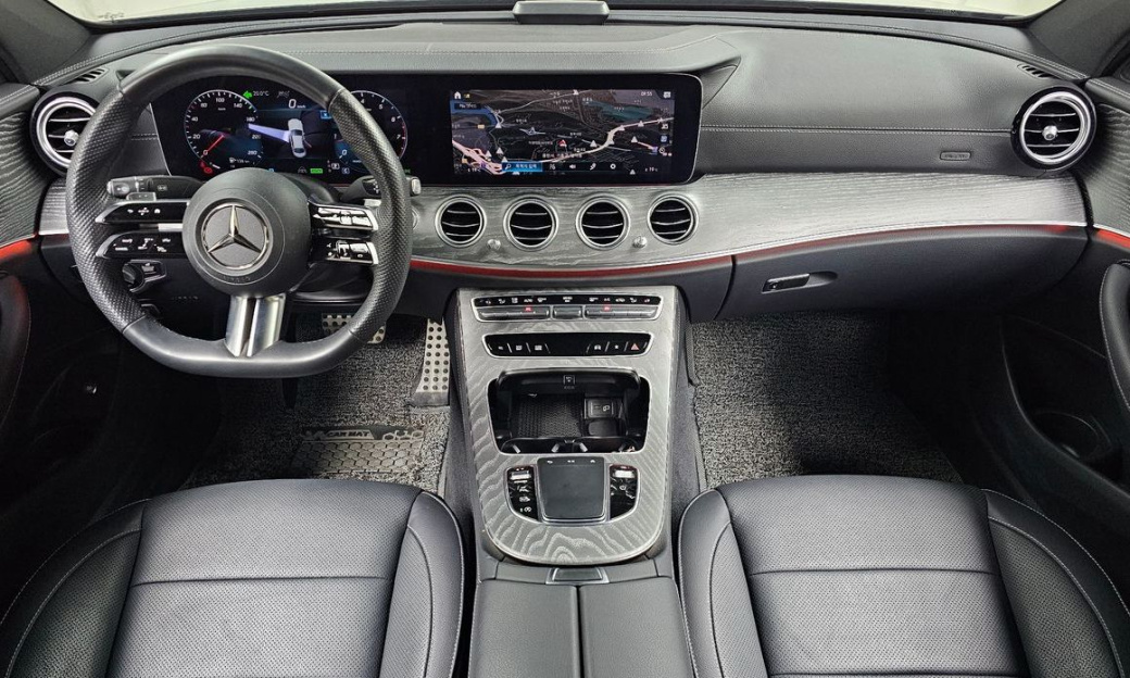 Mercedes-Benz E-Class E350 4MATIC AMG Line, 2023
