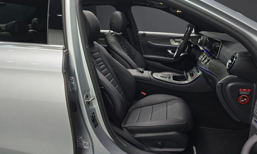 Mercedes-Benz E-Class E350 4MATIC AMG Line, 2022