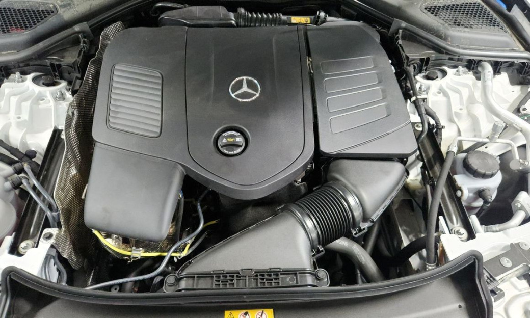 Mercedes-Benz E-Class E300 4MATIC Exclusive, 2025
