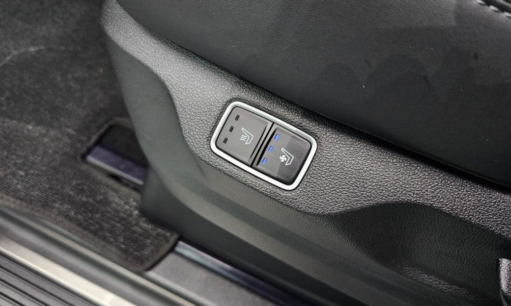 Hyundai Staria 4WD Lounge 9-Seater, 2025