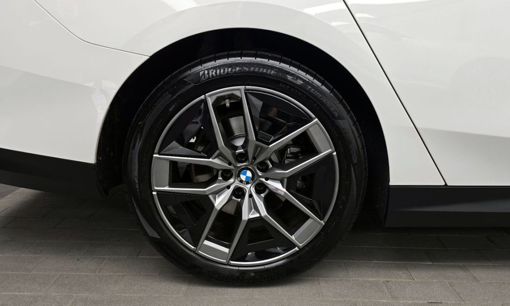 BMW 5-Series 520i, 2024