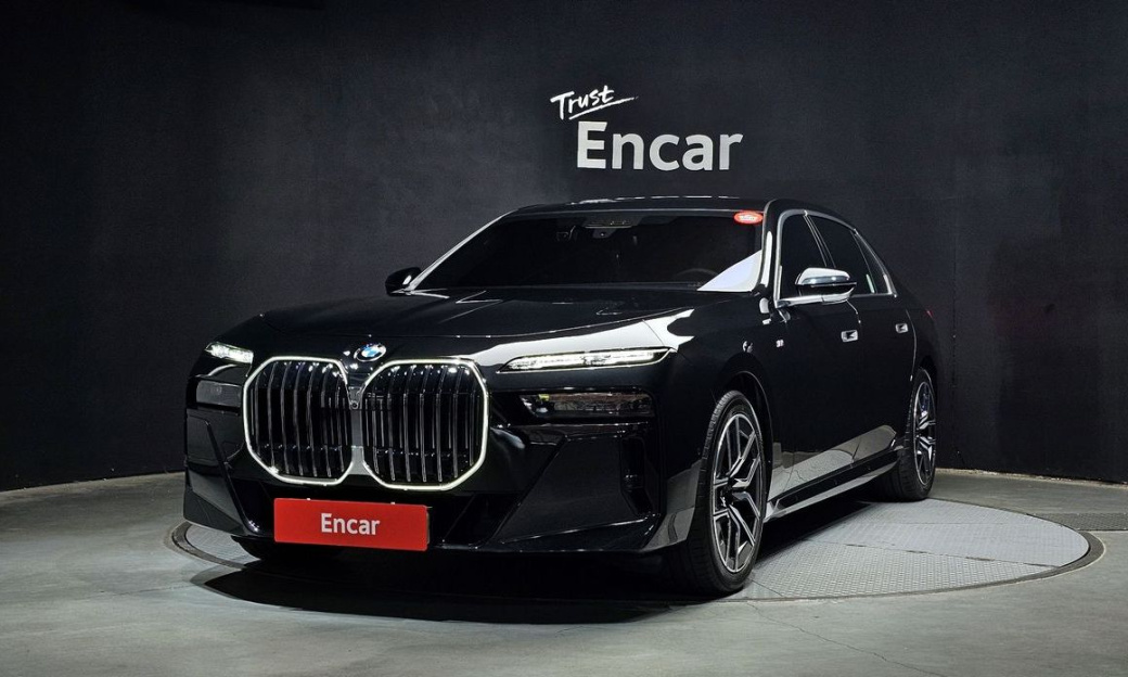 BMW 7-Series 740i xDrive M Sport, 2025