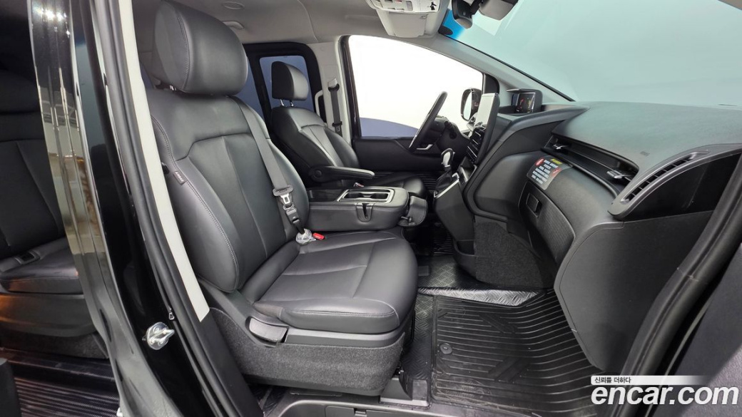 Hyundai Staria Tourer 9-Seater, 2025
