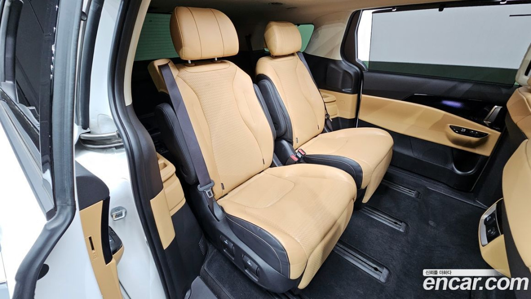 Kia Carnival 7-Seater Signature, 2023