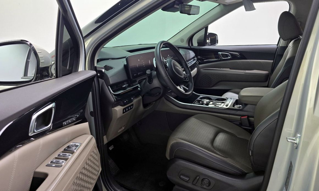 Kia Carnival 7-Seater Signature, 2024