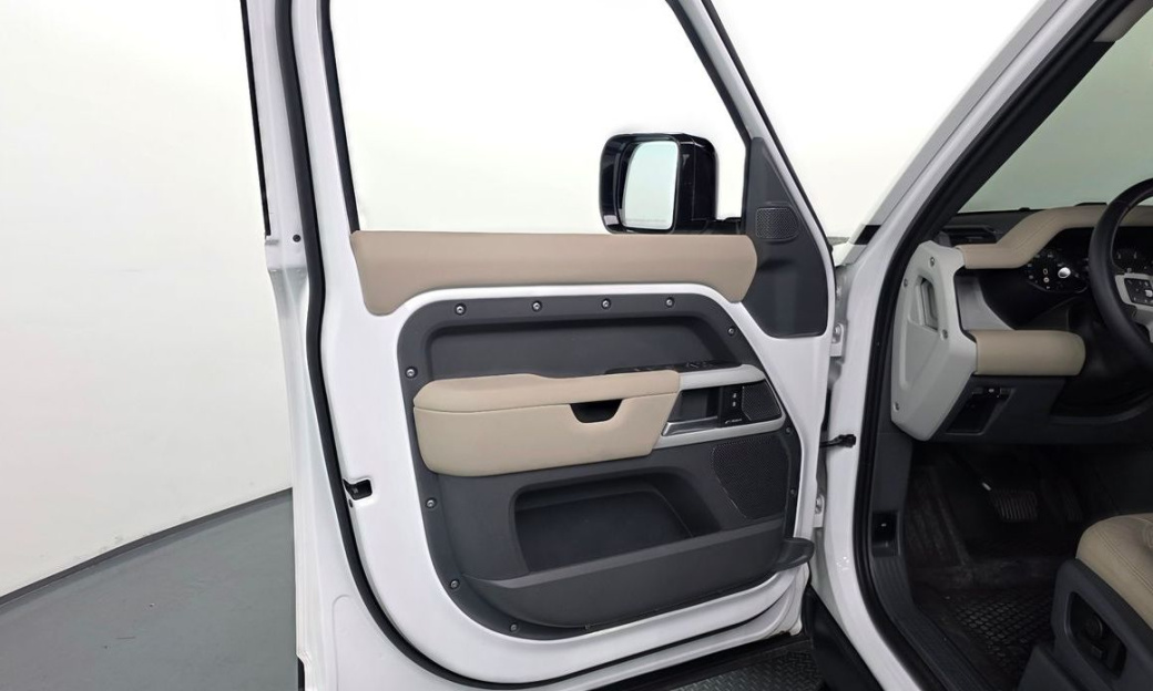 Land Rover Defender 110 D250 SE, 2024