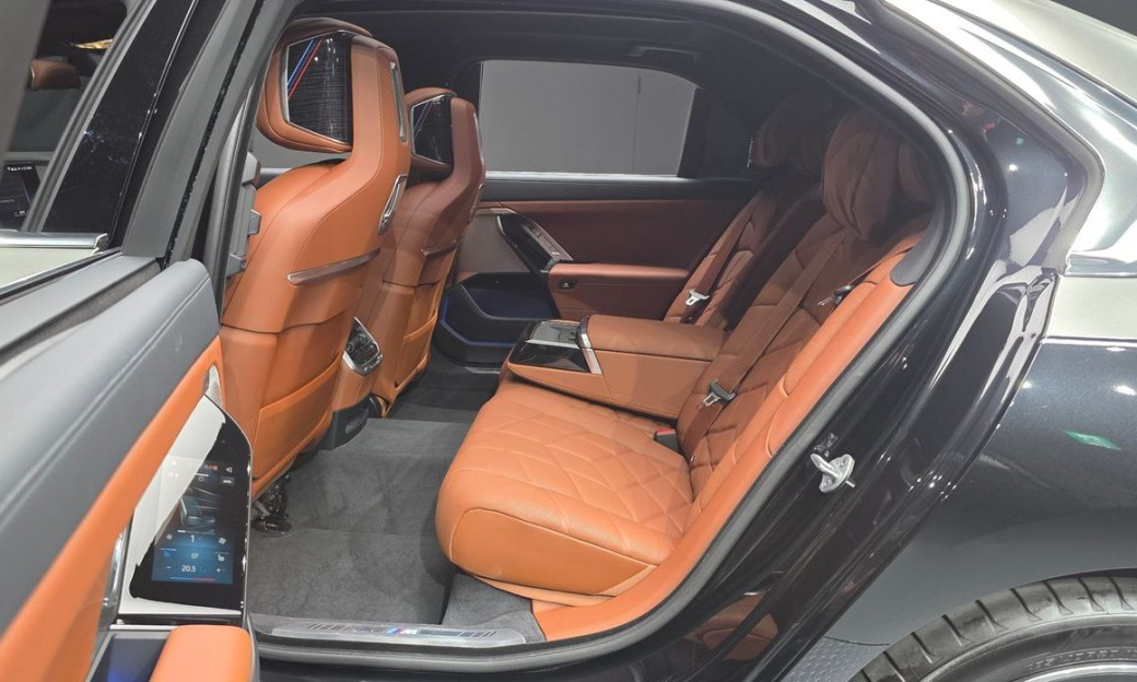 BMW 7-Series 740d xDrive M Sport, 2025