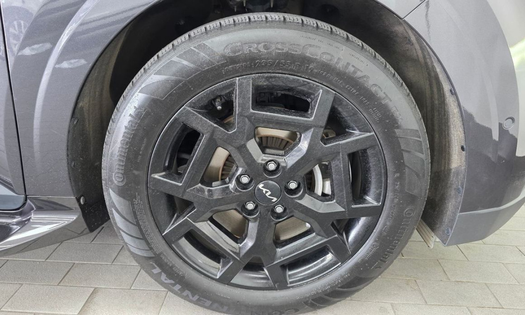 Kia Carnival 9-Seater Gravity, 2024