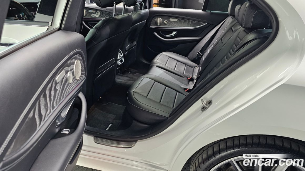 Mercedes-Benz E-Class E350 4MATIC AMG Line, 2022