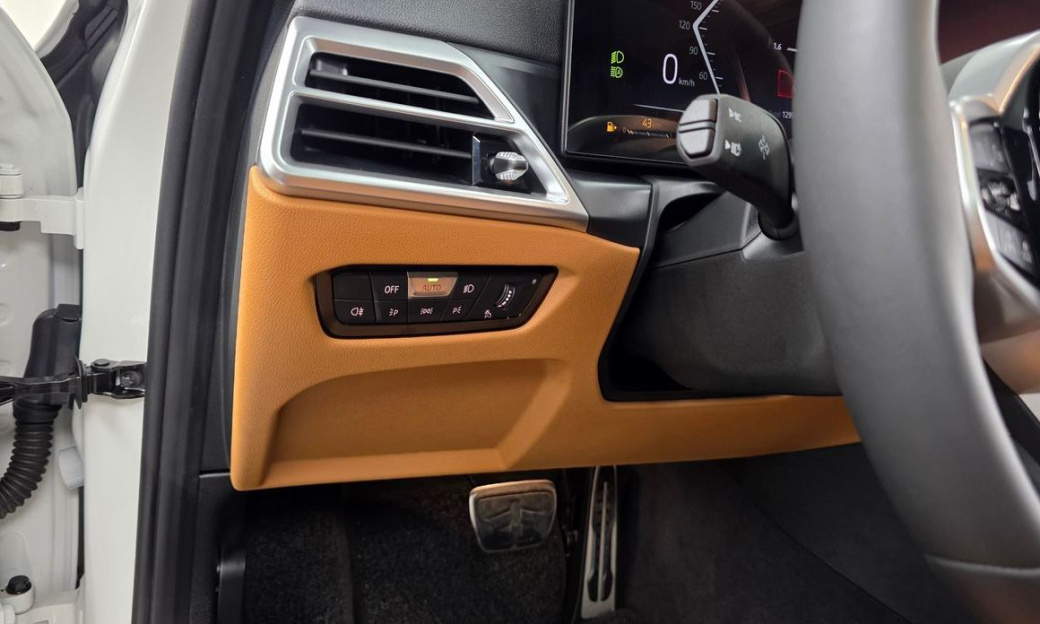 BMW 3-Series 320i M Sport, 2025
