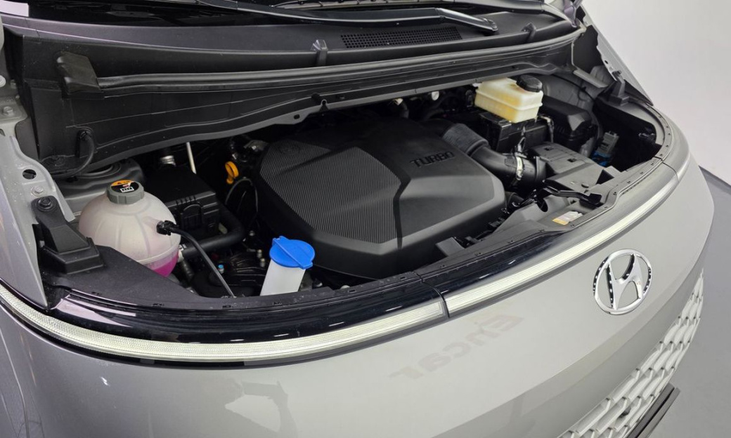Hyundai Staria 4WD Tourer 9-Seater, 2023
