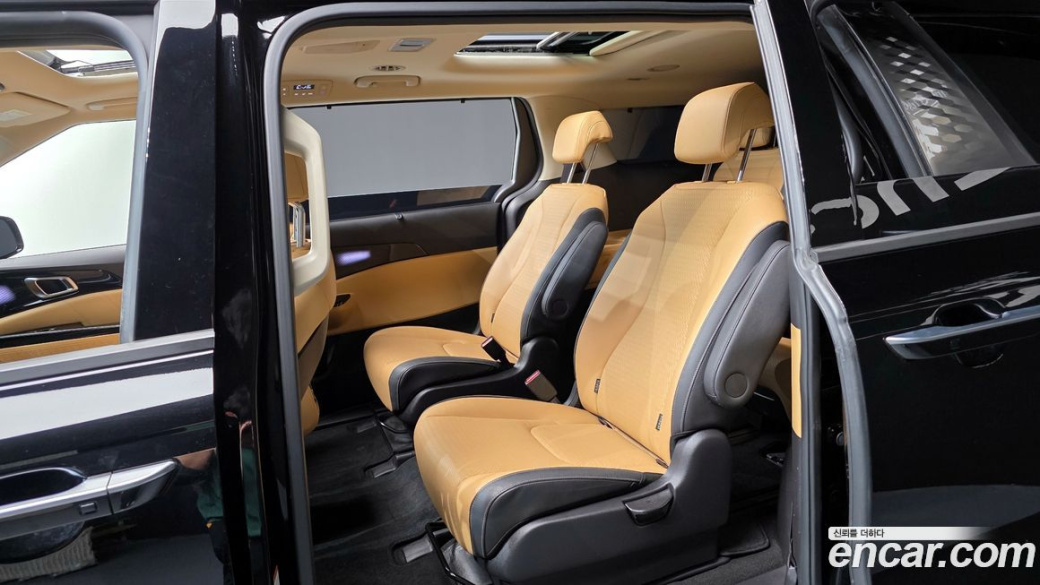 Kia Carnival 9-Seater Signature, 2023