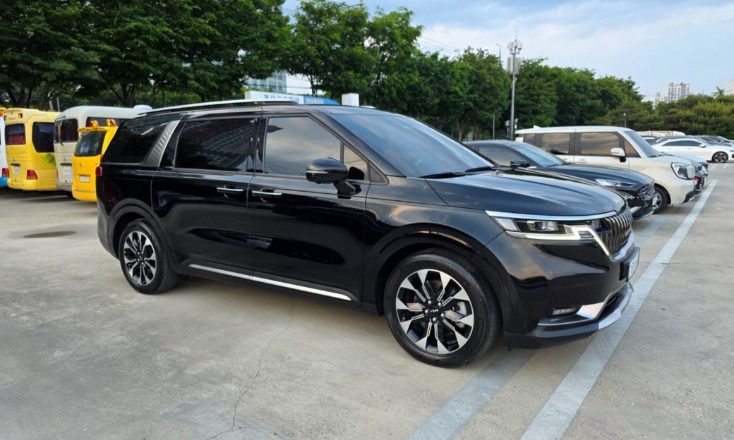 Kia Carnival 9-Seater Signature, 2023