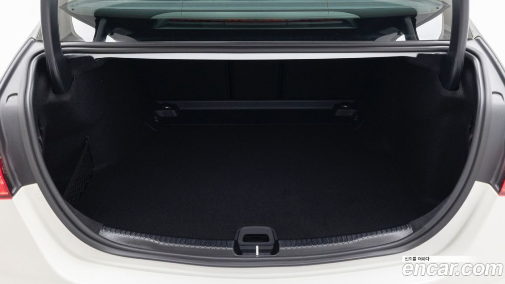Mercedes-Benz C-Class C200 4MATIC Avantgarde, 2025