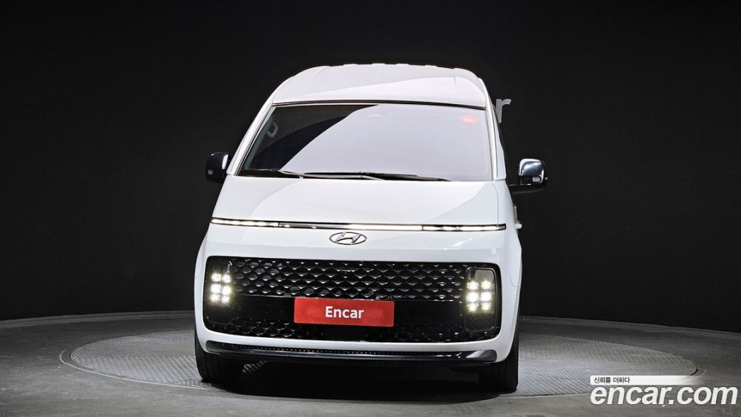 Hyundai Staria 4WD Lounge 7-Seater, 2023