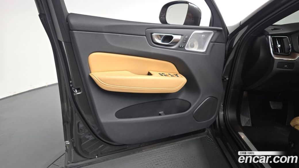 Volvo XC60 B6 Ultimate Bright, 2024
