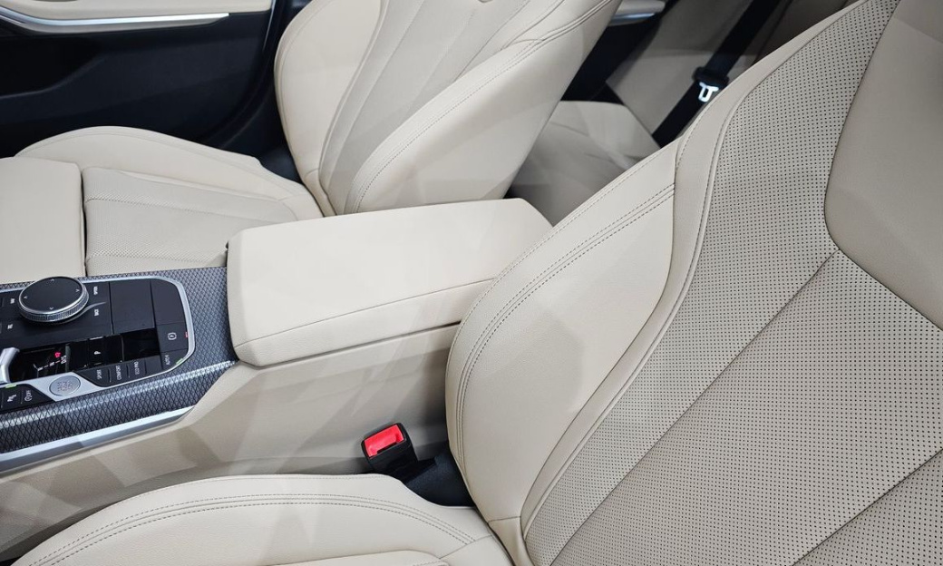 BMW 3-Series 320i M Sport, 2024