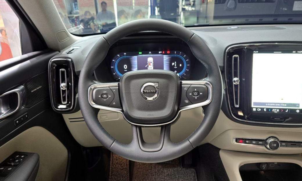 Volvo XC40 B4 Ultimate Bright, 2024