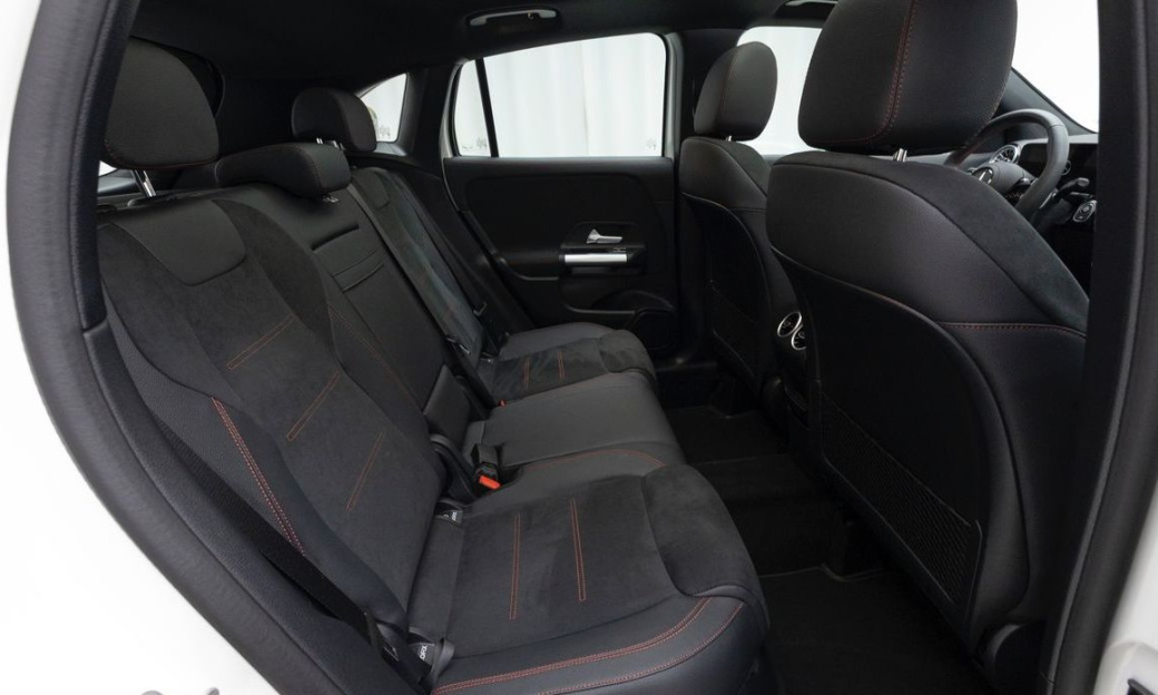 Mercedes-Benz GLA-Class GLA250 4MATIC, 2025