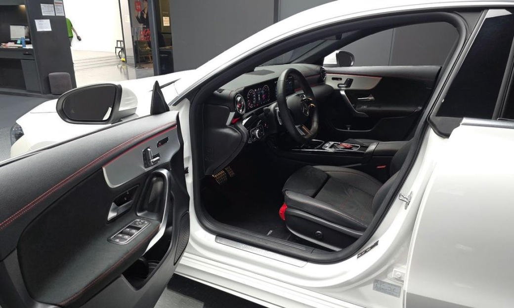 Mercedes-Benz CLA-Class CLA250 4MATIC, 2025