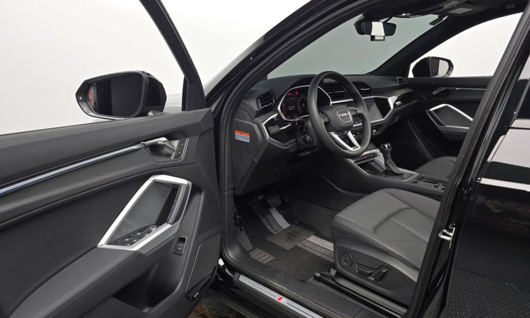 Audi Q3 40 TFSI Quattro Premium, 2025
