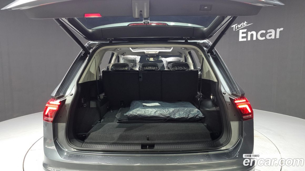 Volkswagen Tiguan 2.0 TSI Prestige, 2024