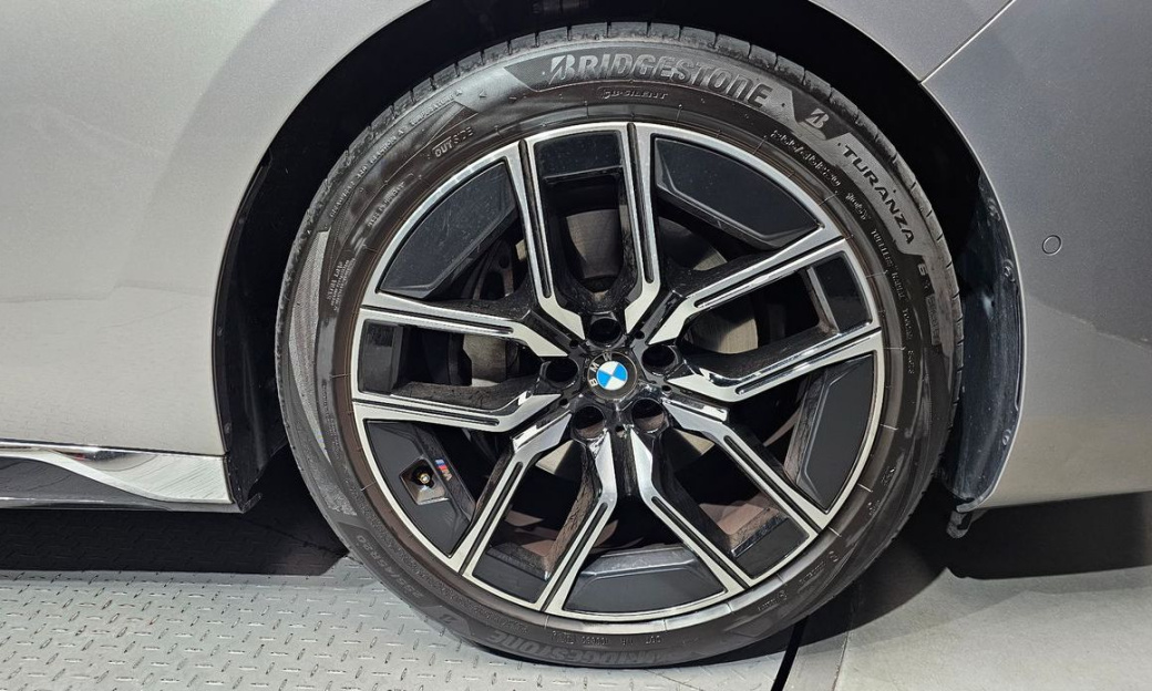 BMW 7-Series 740d xDrive M Sport, 2025