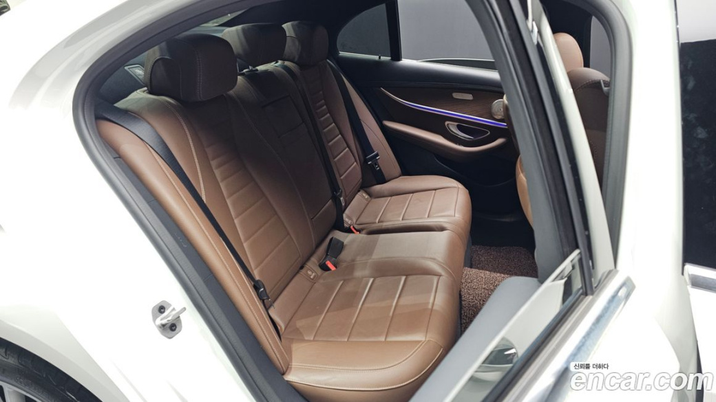 Mercedes-Benz E-Class E220d 4MATIC Exclusive, 2021