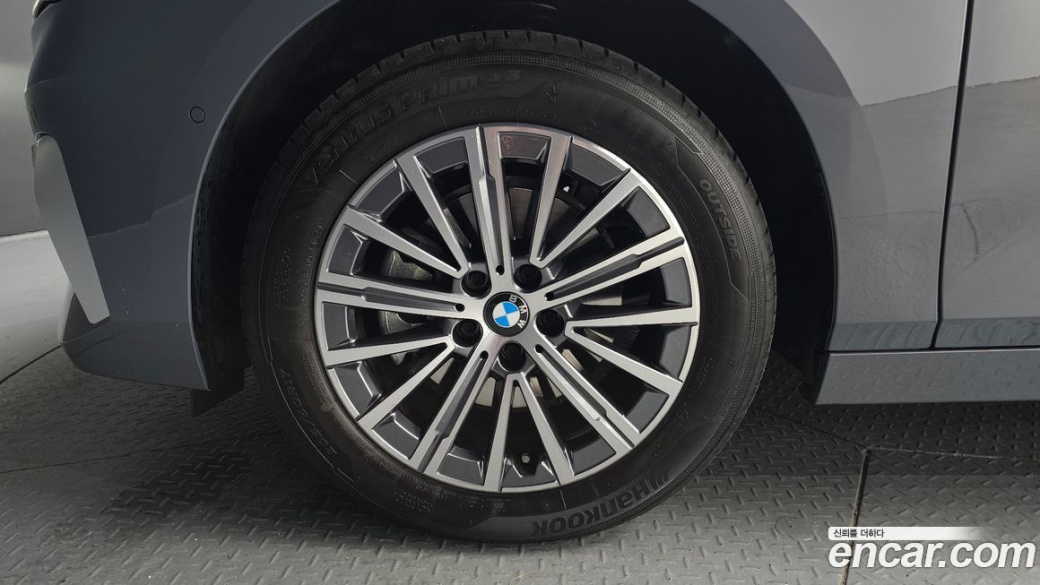 BMW 2-Series 220i Luxury, 2024