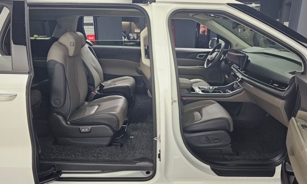 Kia Carnival 9-Seater Noblesse, 2024