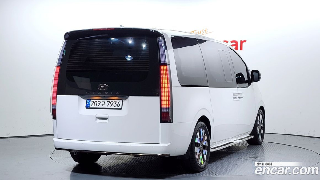 Hyundai Staria 4WD Lounge 9-Seater, 2023