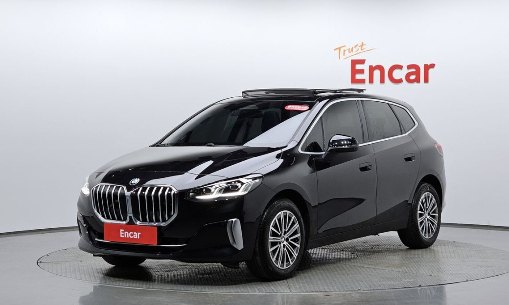 BMW 2-Series 220i Luxury, 2023